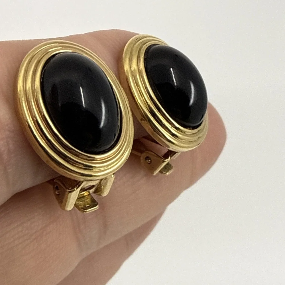 Vtg‎ Christian Dior Gold Tone Black Glass Cabachon Clip On Earrings .75